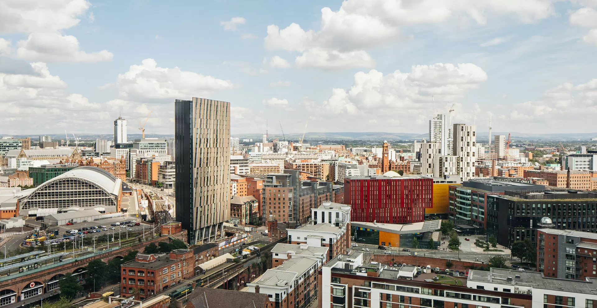 manchester-skyline-with-Axis-in-foreground_d80fa042a353f4b97fa6459ff019304d_3580431e48aedf97dcedf972d1481942